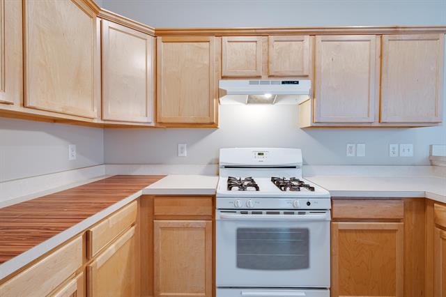 Builiding view sixteen for 29581 Trail Creek, New Boston, MI. 48164