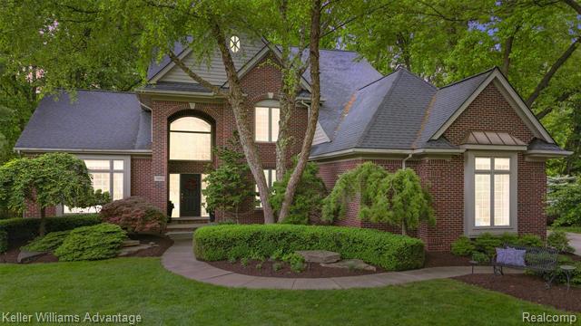 front view for 7092 E South Oak Ct, West Bloomfield, Mi. 48323