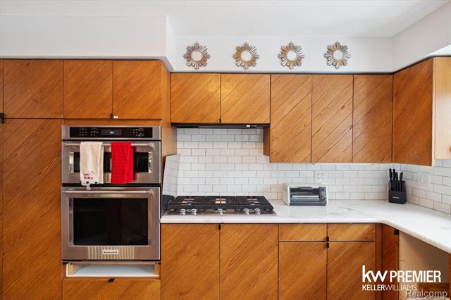 Builiding view eighteen for 897 Annie Lang, Milford, MI. 48381