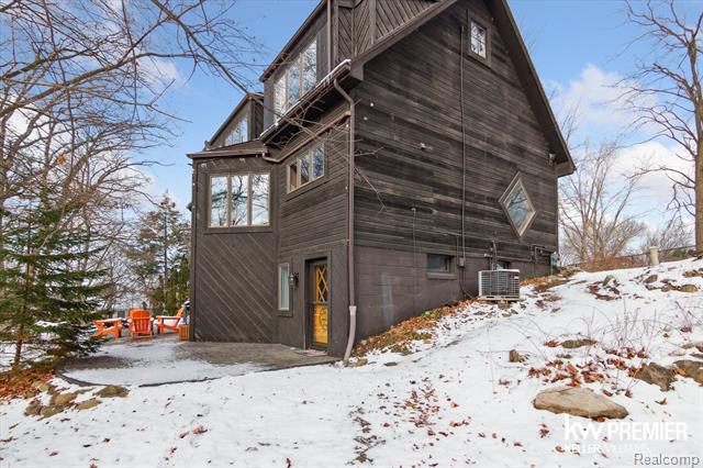 Builiding view forty six for 897 Annie Lang, Milford, MI. 48381