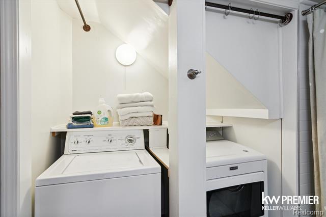 Builiding view forty for 897 Annie Lang, Milford, MI. 48381