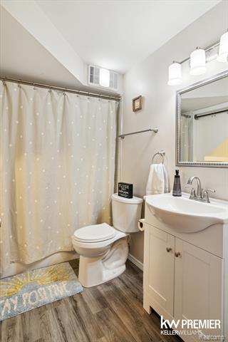 Builiding view thirty five for 897 Annie Lang, Milford, MI. 48381