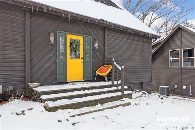 Builiding view two for 897 Annie Lang, Milford, MI. 48381