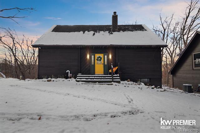 front view for 897 Annie Lang Dr, Milford, Mi. 48381