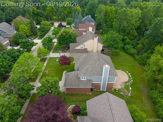 Builiding view forty five for 7386 Woodlore, West Bloomfield, MI. 48323