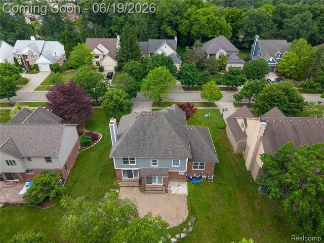 Builiding view forty seven for 7386 Woodlore, West Bloomfield, MI. 48323