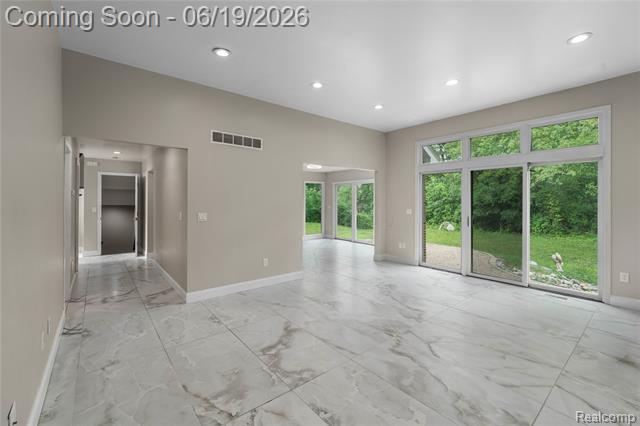 Builiding view nine for 7386 Woodlore, West Bloomfield, MI. 48323