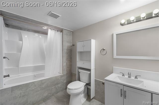 Builiding view thirty one for 7386 Woodlore, West Bloomfield, MI. 48323