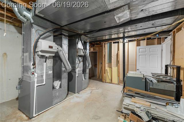Builiding view thirty six for 7386 Woodlore, West Bloomfield, MI. 48323