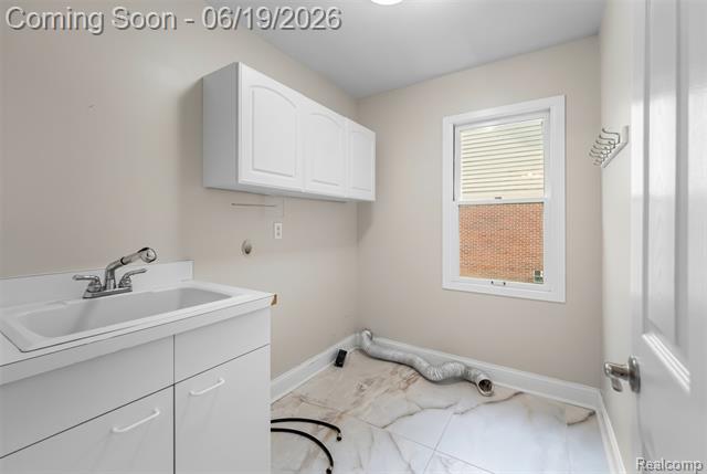 Builiding view thirty three for 7386 Woodlore, West Bloomfield, MI. 48323