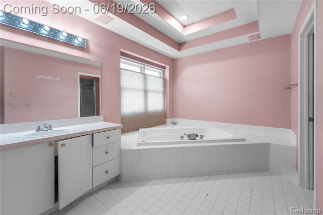 Builiding view twenty four for 7386 Woodlore, West Bloomfield, MI. 48323