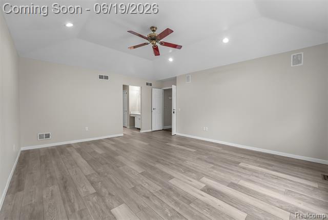Builiding view twenty one for 7386 Woodlore, West Bloomfield, MI. 48323