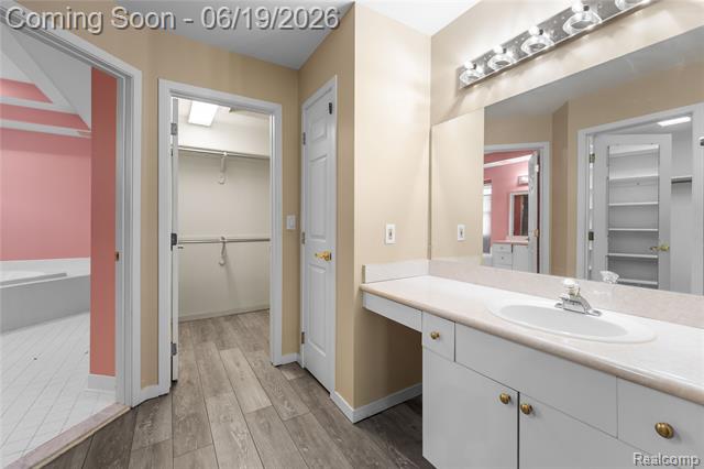 Builiding view twenty two for 7386 Woodlore, West Bloomfield, MI. 48323