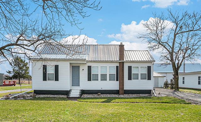 front view for 695 W Chicago Road, Bronson, Mi. 49028