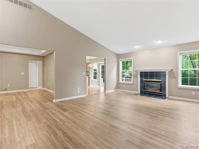 Builiding view five for 12311 Water Greens, Fenton, MI. 48430