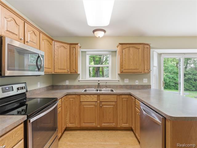Builiding view seven for 12311 Water Greens, Fenton, MI. 48430