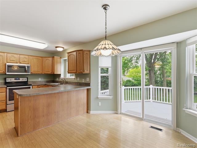 Builiding view six for 12311 Water Greens, Fenton, MI. 48430