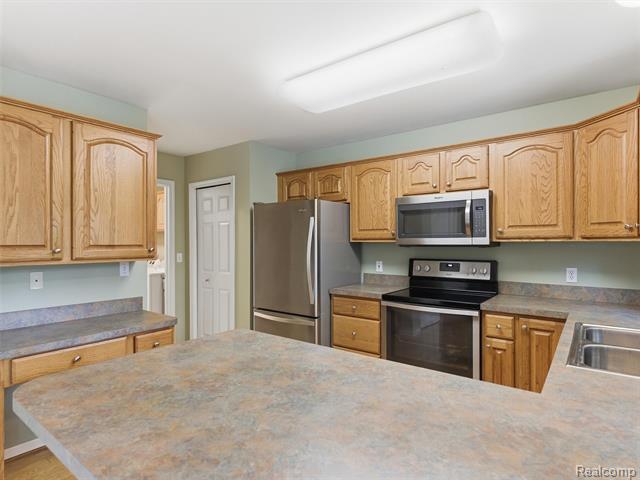Builiding view twenty two for 12311 Water Greens, Fenton, MI. 48430