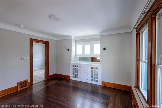 Builiding view eleven for 329 7Th, Monroe, MI. 48161