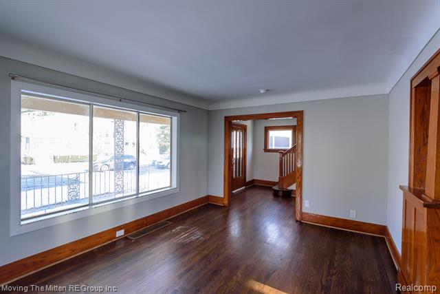 Builiding view five for 329 7Th, Monroe, MI. 48161