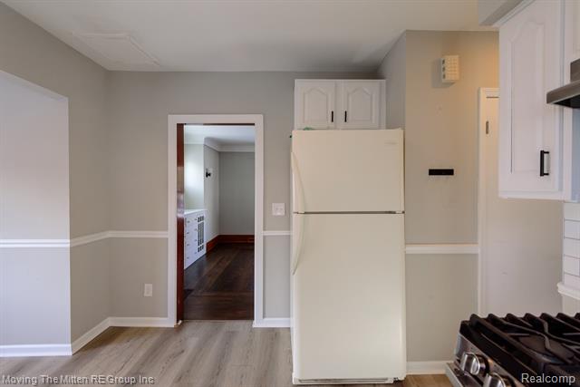 Builiding view seventeen for 329 7Th, Monroe, MI. 48161