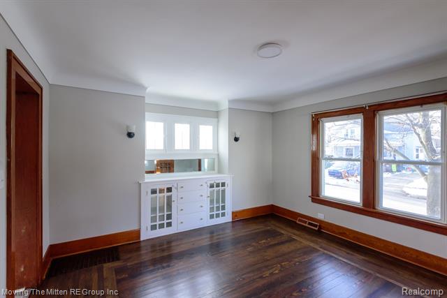 Builiding view ten for 329 7Th, Monroe, MI. 48161