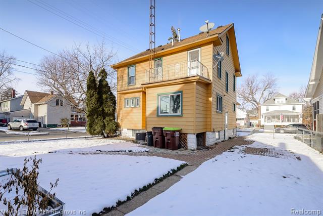 Builiding view thirty eight for 329 7Th, Monroe, MI. 48161