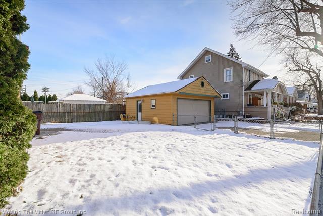 Builiding view thirty nine for 329 7Th, Monroe, MI. 48161