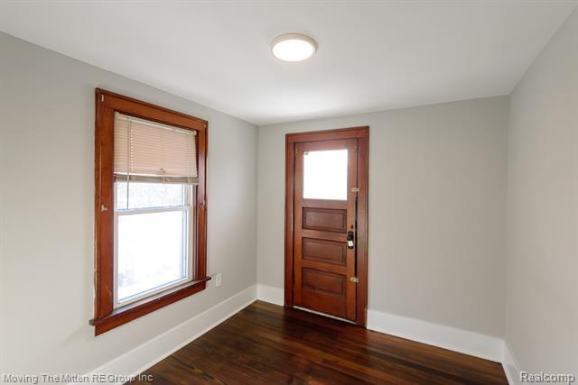 Builiding view thirty for 329 7Th, Monroe, MI. 48161