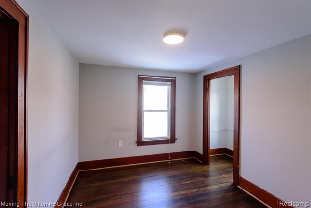 Builiding view twenty eight for 329 7Th, Monroe, MI. 48161