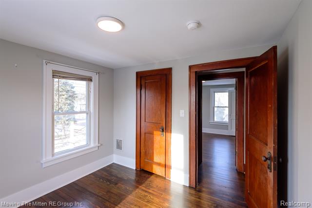 Builiding view twenty four for 329 7Th, Monroe, MI. 48161