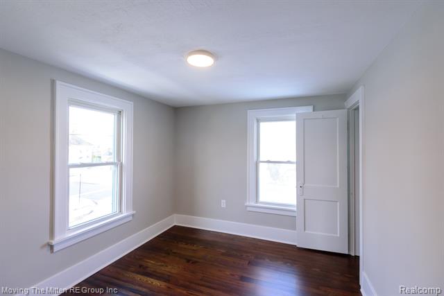 Builiding view twenty one for 329 7Th, Monroe, MI. 48161