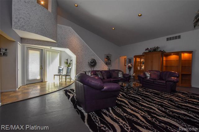 Builiding view eighteen for 5160 Fenton, Fenton, MI. 48430