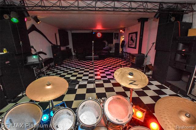 Builiding view fifty nine for 5160 Fenton, Fenton, MI. 48430