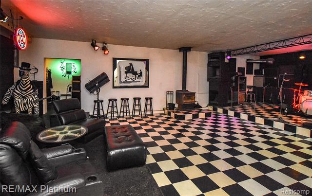 Builiding view fifty six for 5160 Fenton, Fenton, MI. 48430