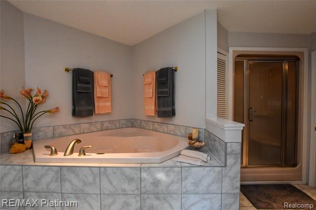 Builiding view forty seven for 5160 Fenton, Fenton, MI. 48430