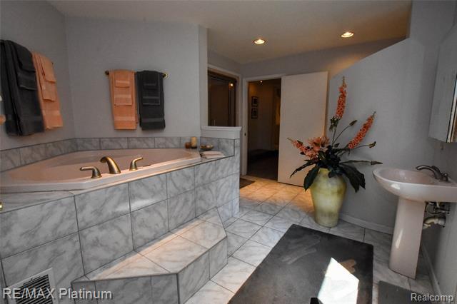 Builiding view forty six for 5160 Fenton, Fenton, MI. 48430