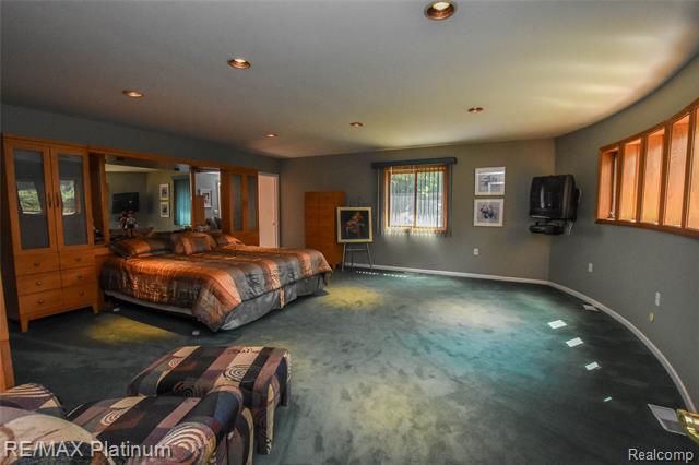 Builiding view forty three for 5160 Fenton, Fenton, MI. 48430