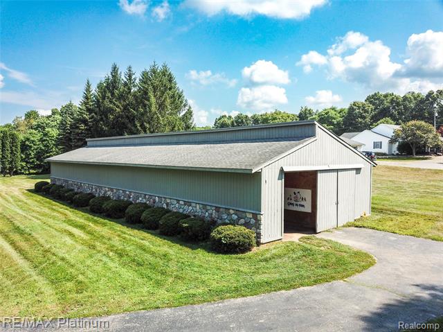 Builiding view six for 5160 Fenton, Fenton, MI. 48430