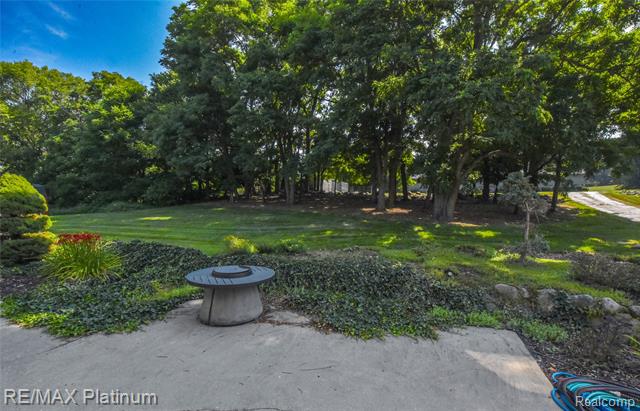 Builiding view sixteen for 5160 Fenton, Fenton, MI. 48430