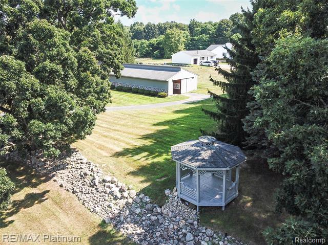 Builiding view sixty two for 5160 Fenton, Fenton, MI. 48430