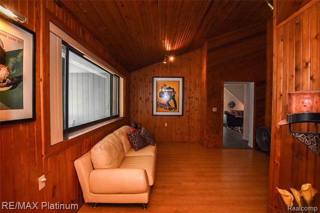 Builiding view thirty one for 5160 Fenton, Fenton, MI. 48430