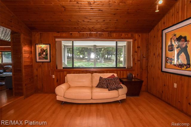 Builiding view thirty for 5160 Fenton, Fenton, MI. 48430