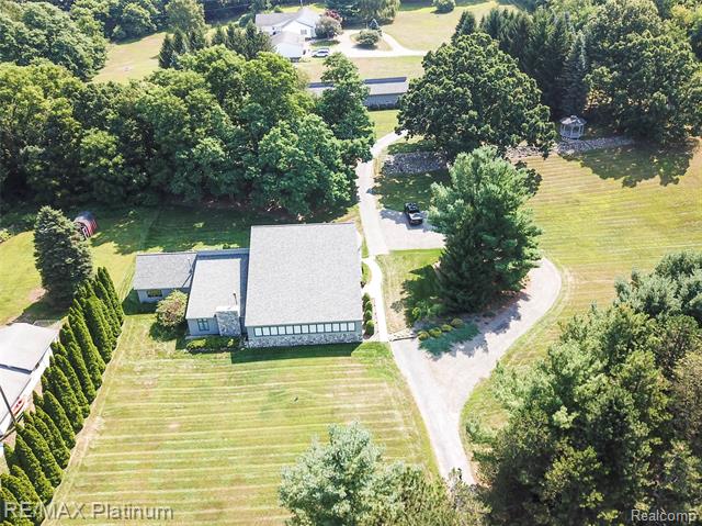 Builiding view three for 5160 Fenton, Fenton, MI. 48430