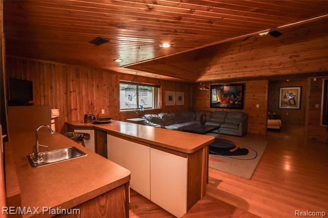 Builiding view twenty eight for 5160 Fenton, Fenton, MI. 48430