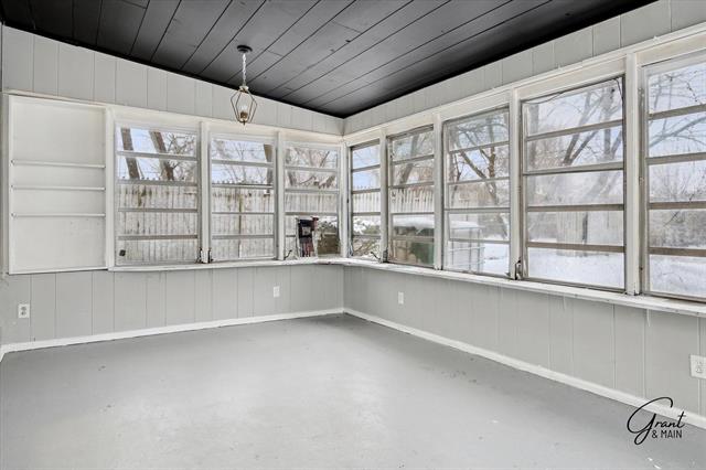 Builiding view fourteen for 18724 Greenview, Detroit, MI. 48219