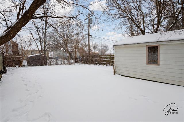 Builiding view seventeen for 18724 Greenview, Detroit, MI. 48219