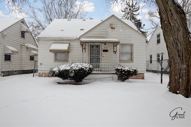 front view picture of 18724 Greenview Avenue, Detroit, MI. 48219