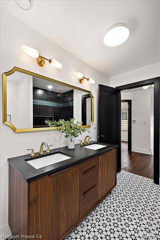 Builiding view forty four for 3240 Lawrence, Detroit, MI. 48206