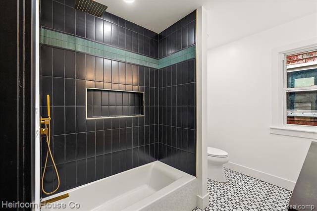 Builiding view forty three for 3240 Lawrence, Detroit, MI. 48206